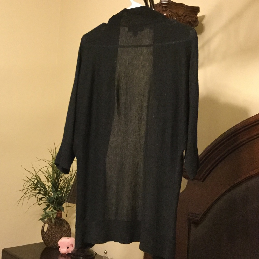 Ladies top - Picture 2 of 5