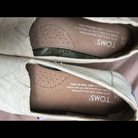 Toms - Picture 2 of 3