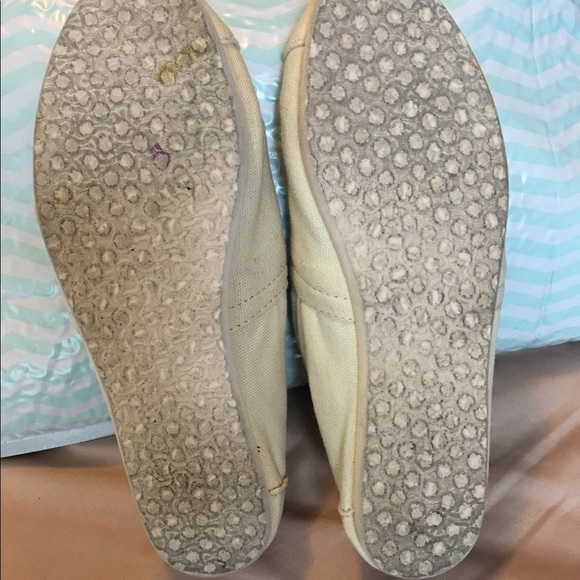 Toms - Picture 3 of 3