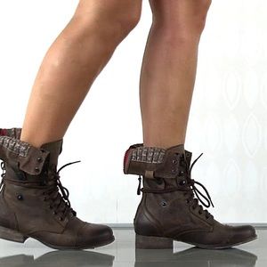 Steve Madden Cablee Boots in Brown