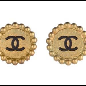 Chanel Earrings. So beautiful!