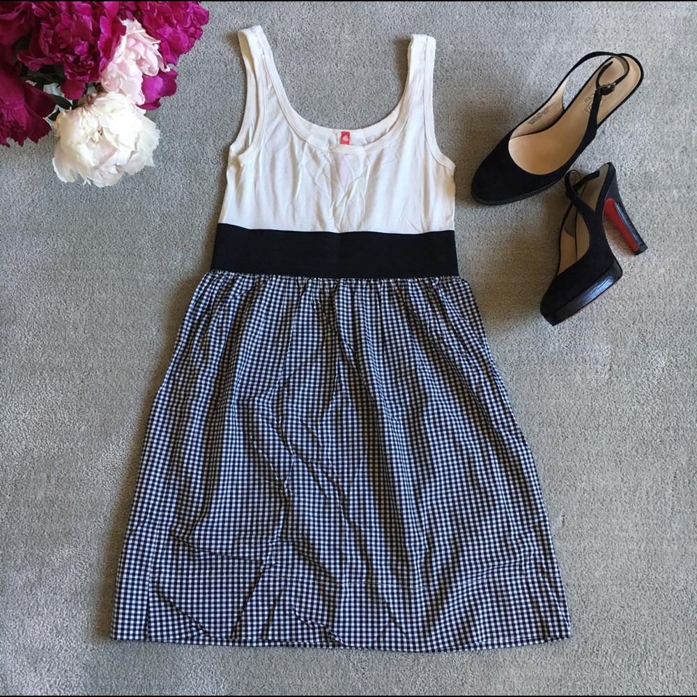 👗🏁 Flirty Summer Dress with Checkered Print