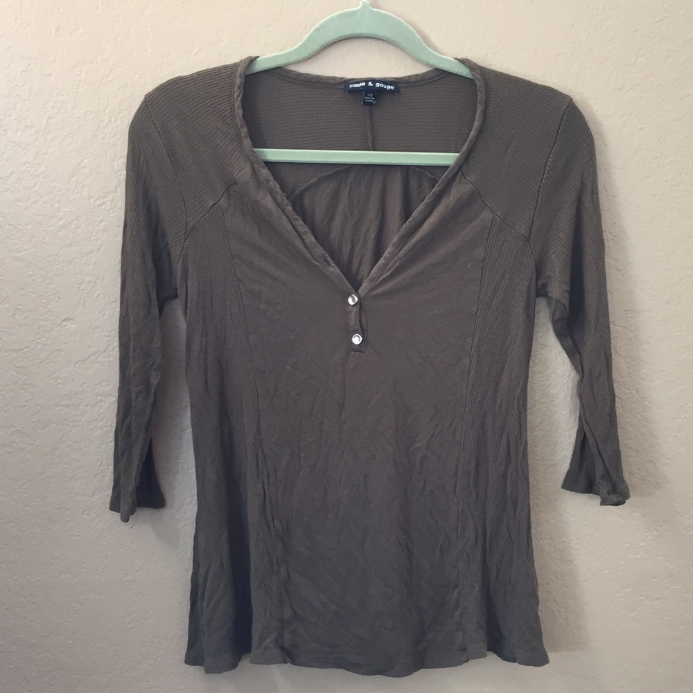 ❤️‍🔥 $5 ❤️‍🔥 or 3 /$12 ❤️‍🔥 Cable & Gauge Olive Green 3/4 top - XS