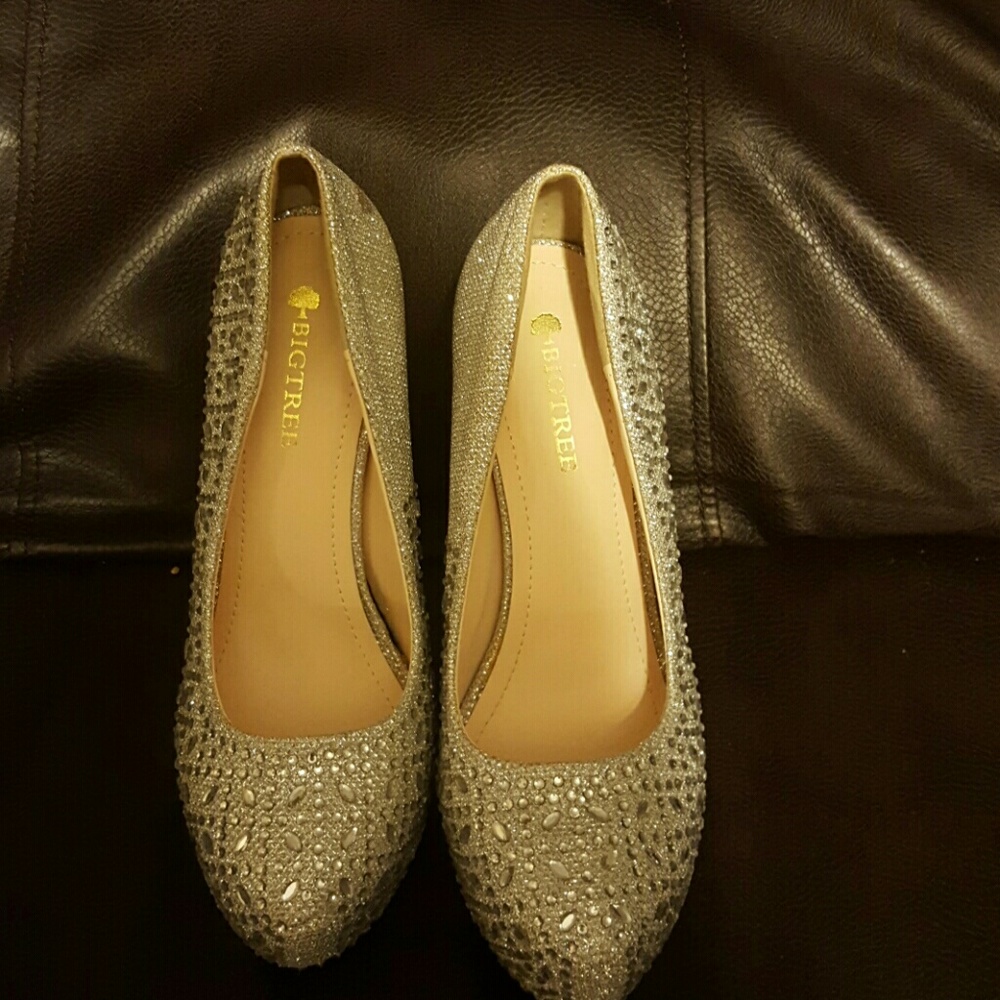 Stiletto dress shoes