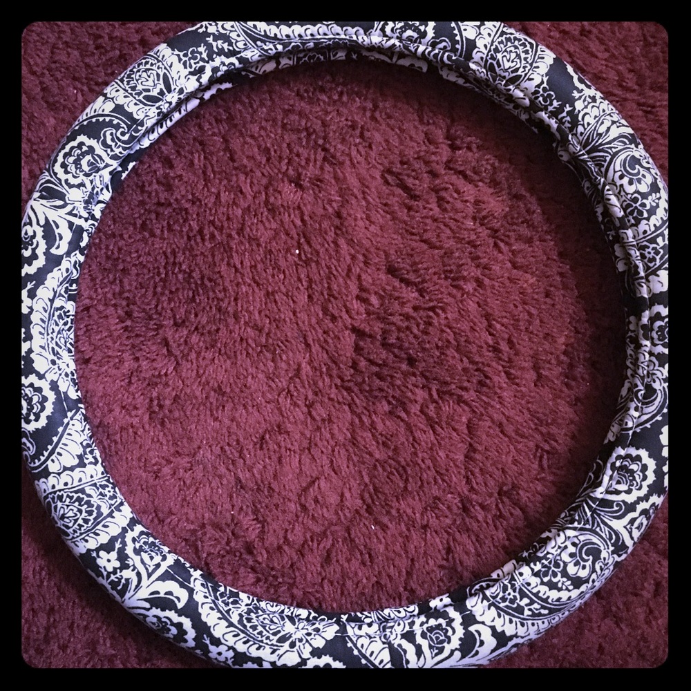 Steering wheel cover