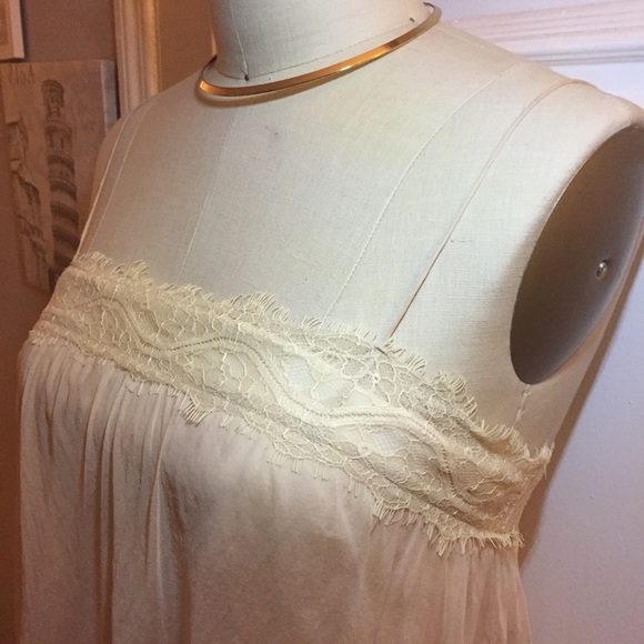 Delicate Nude Top - Picture 3 of 5