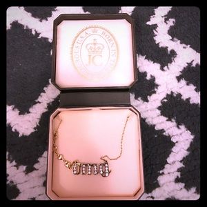 Juicy' "omg" neck charm