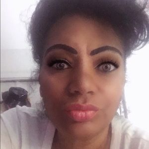 Meet your Posher, Aida