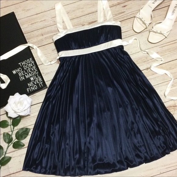 Jodi Kristopher Dresses & Skirts - ⚡️Flash Sale Jodi Kristopher Accordion Pleat Dress