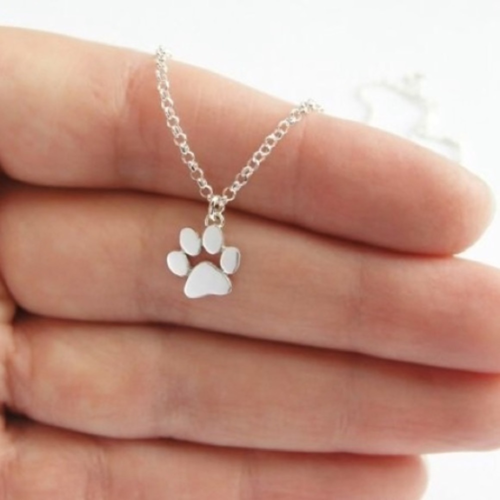 Paw print necklace ✨HP✨