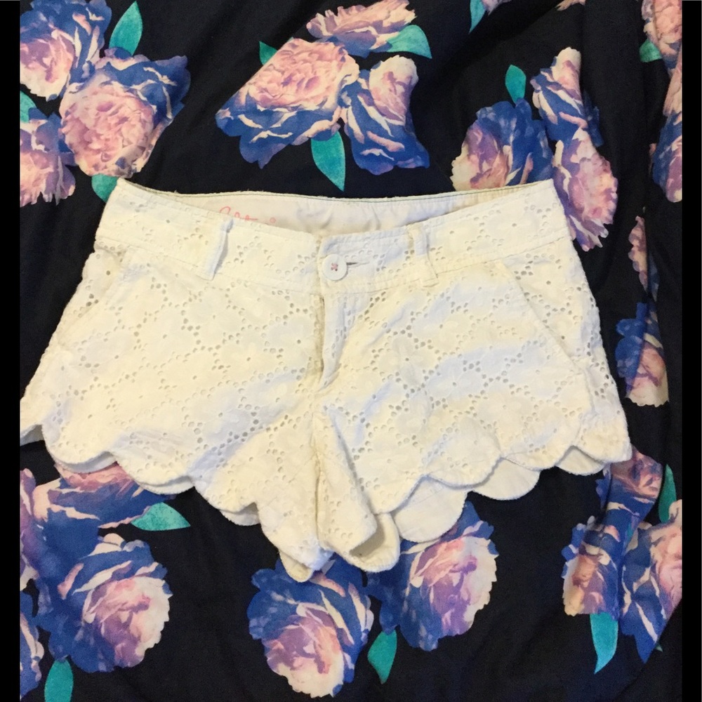 Lilly White lace Walsh short