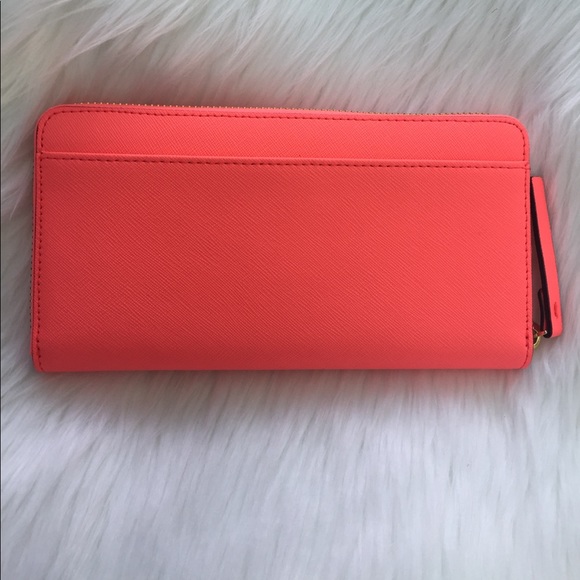 Kate Spade ♠️Parrot Zip Wallet - Picture 3 of 7