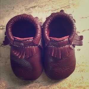 Freshly Picked leather baby moccasin burgundy