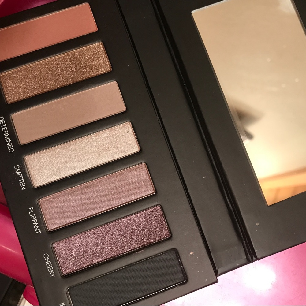 Younique Addiction Palette 3