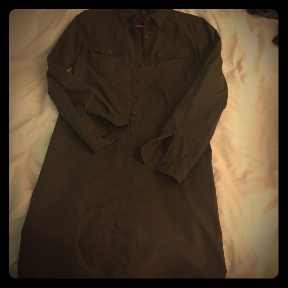 Military dress with belt and roll up sleeves
