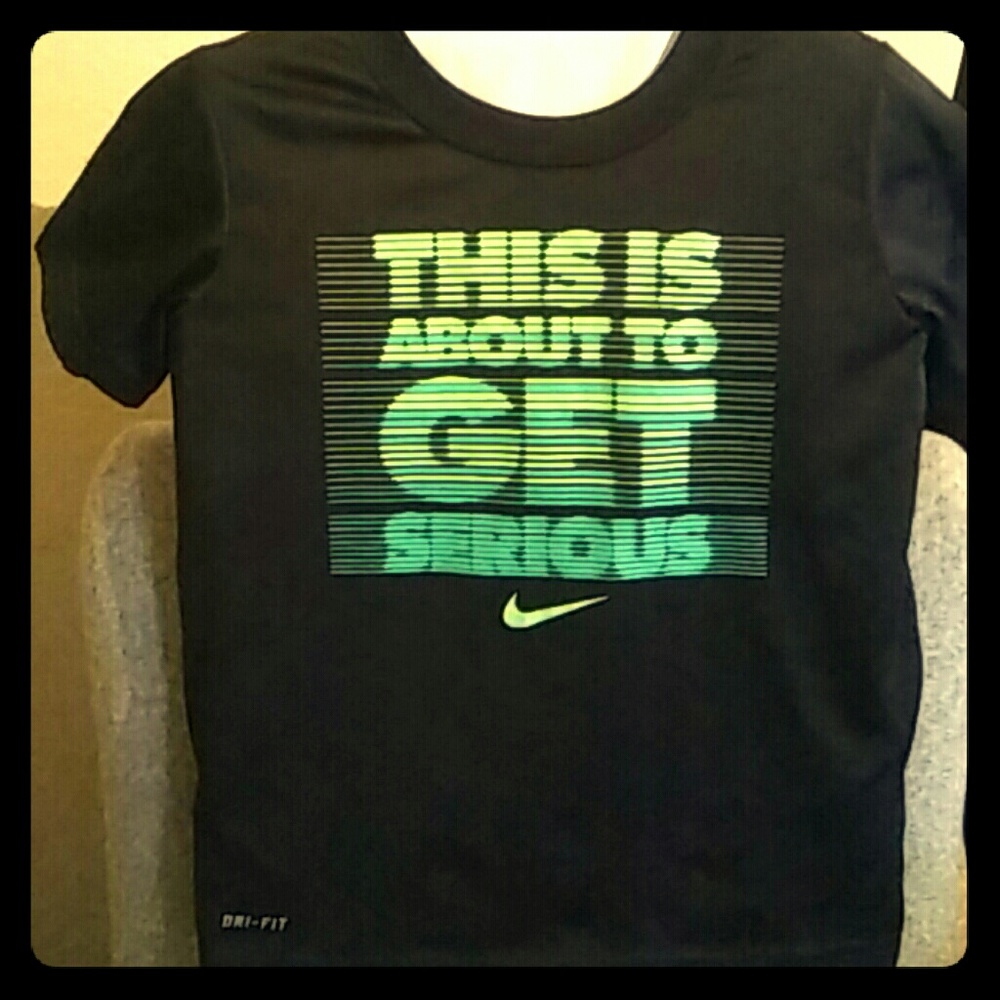 Boys nike tee