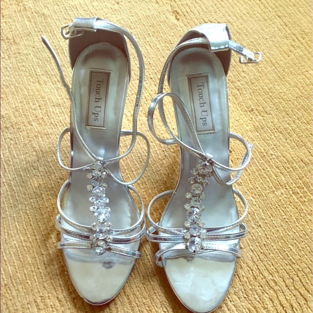 Strapping rhinestone silver heel
