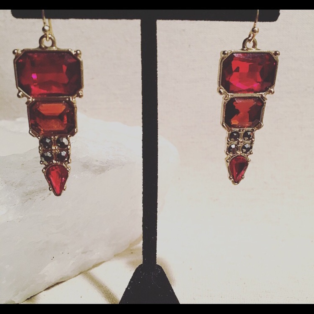 Express Earrings - Picture 2 of 2