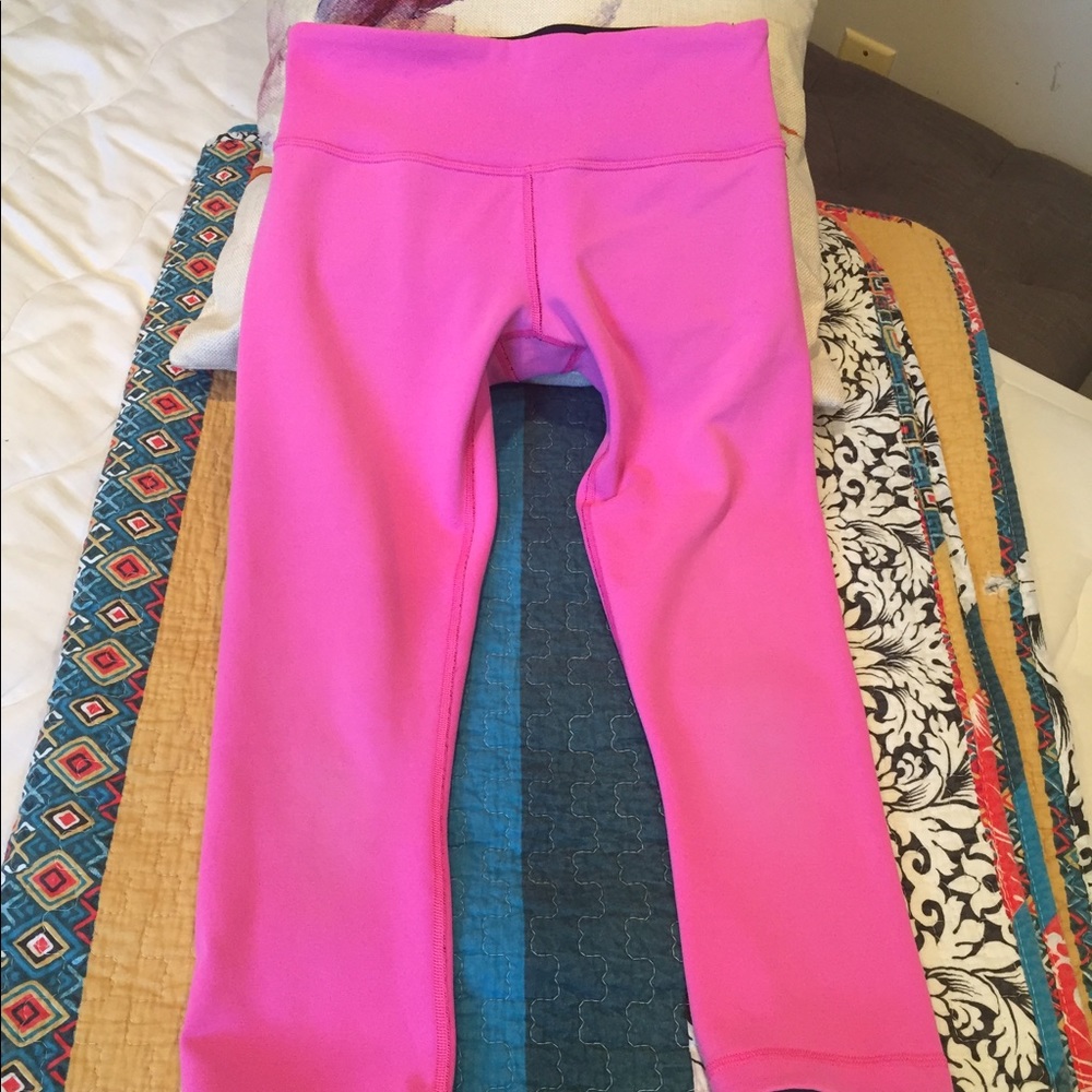 Lululemon wonder under reversible crop! Sz 4