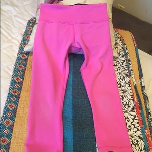 Lululemon wonder under reversible crop! Sz 4