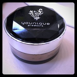 Younique mineral concealer