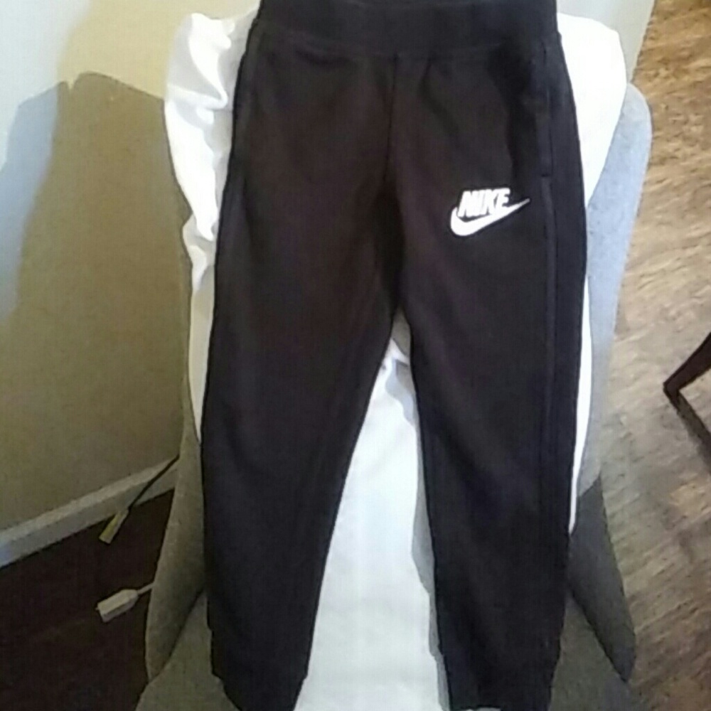 Nike sweatpants boys