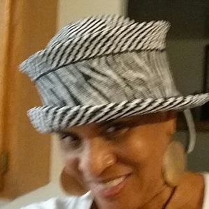 Meet your Posher, Virlinda