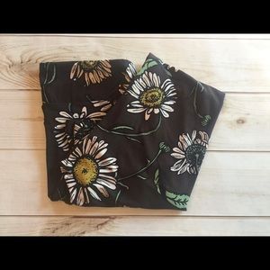 LuLaRoe OS leggings DAISIES