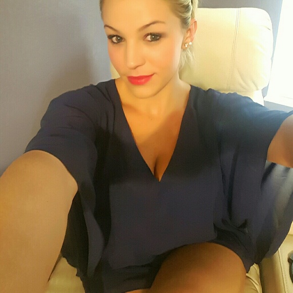 💋 Host Pick 💋 - Picture 2 of 4