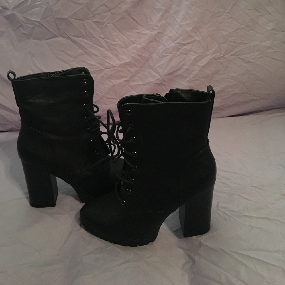 Booties boots - Picture 2 of 2