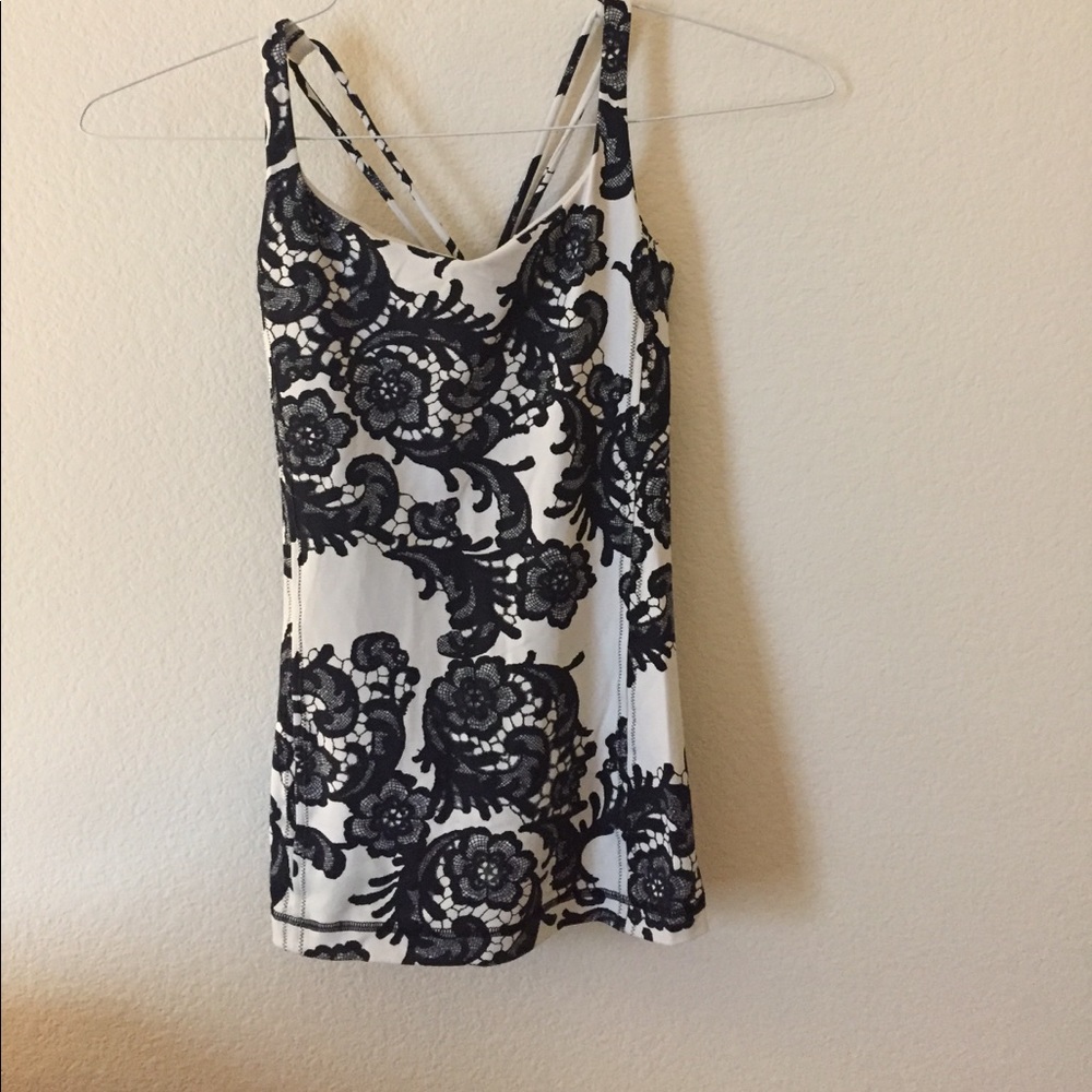 LULULEMON STRAPPY TANK SIZE 4 with Circle mesh
