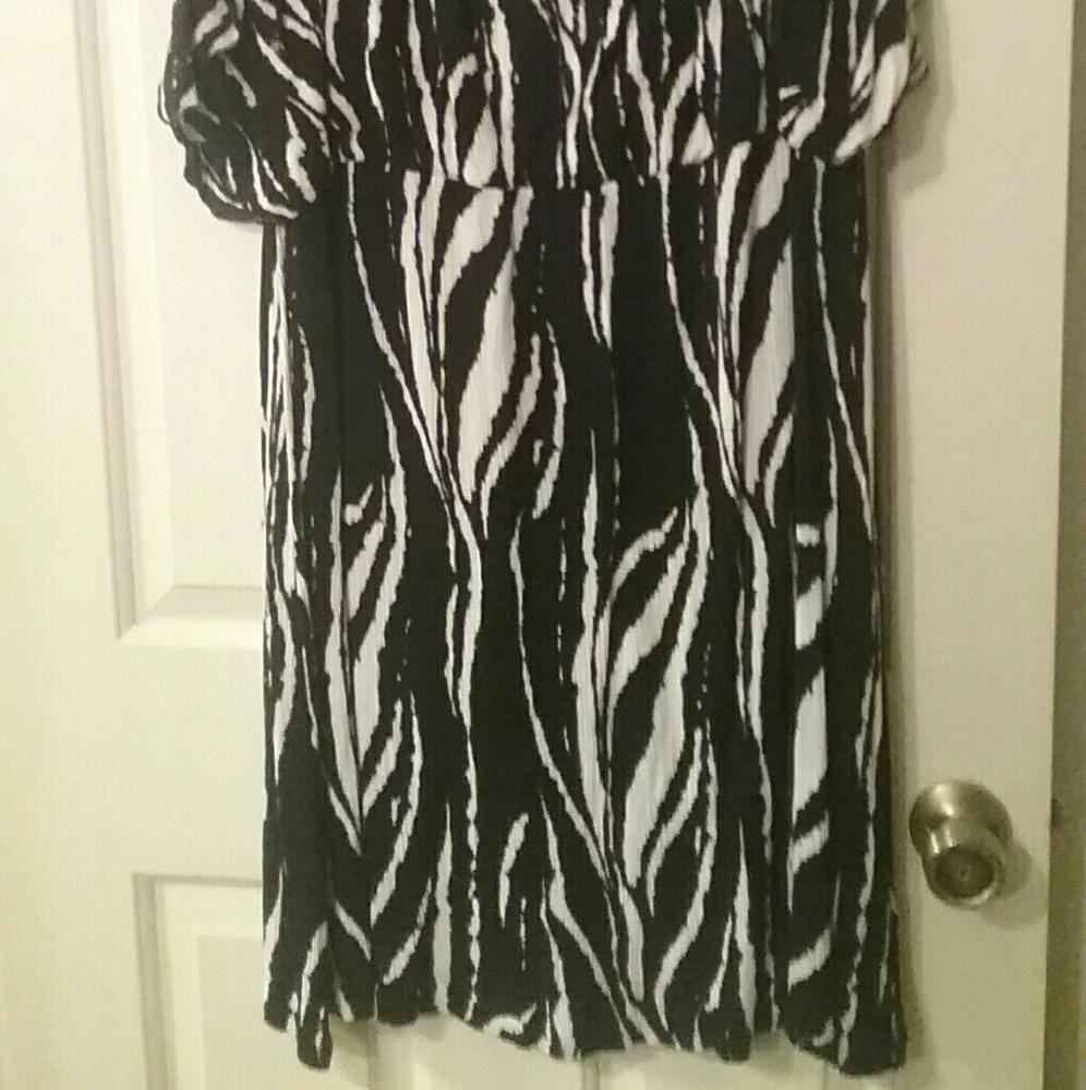 Flirty dress - Picture 2 of 4