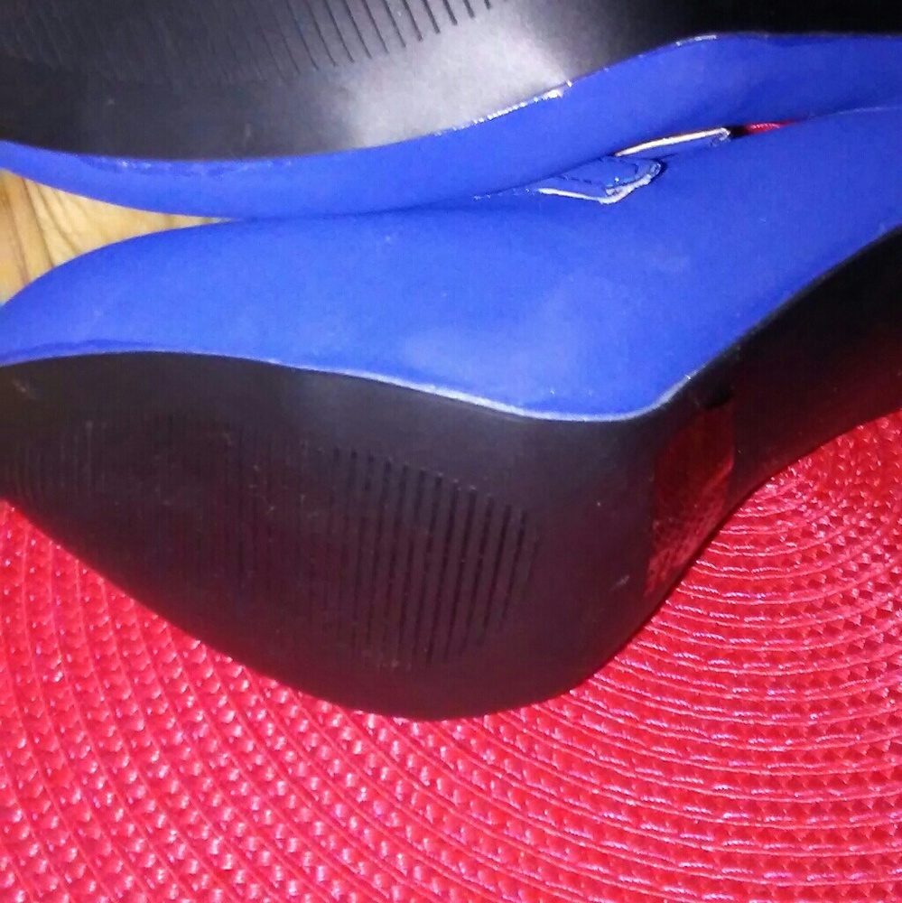 Heels - Picture 3 of 3