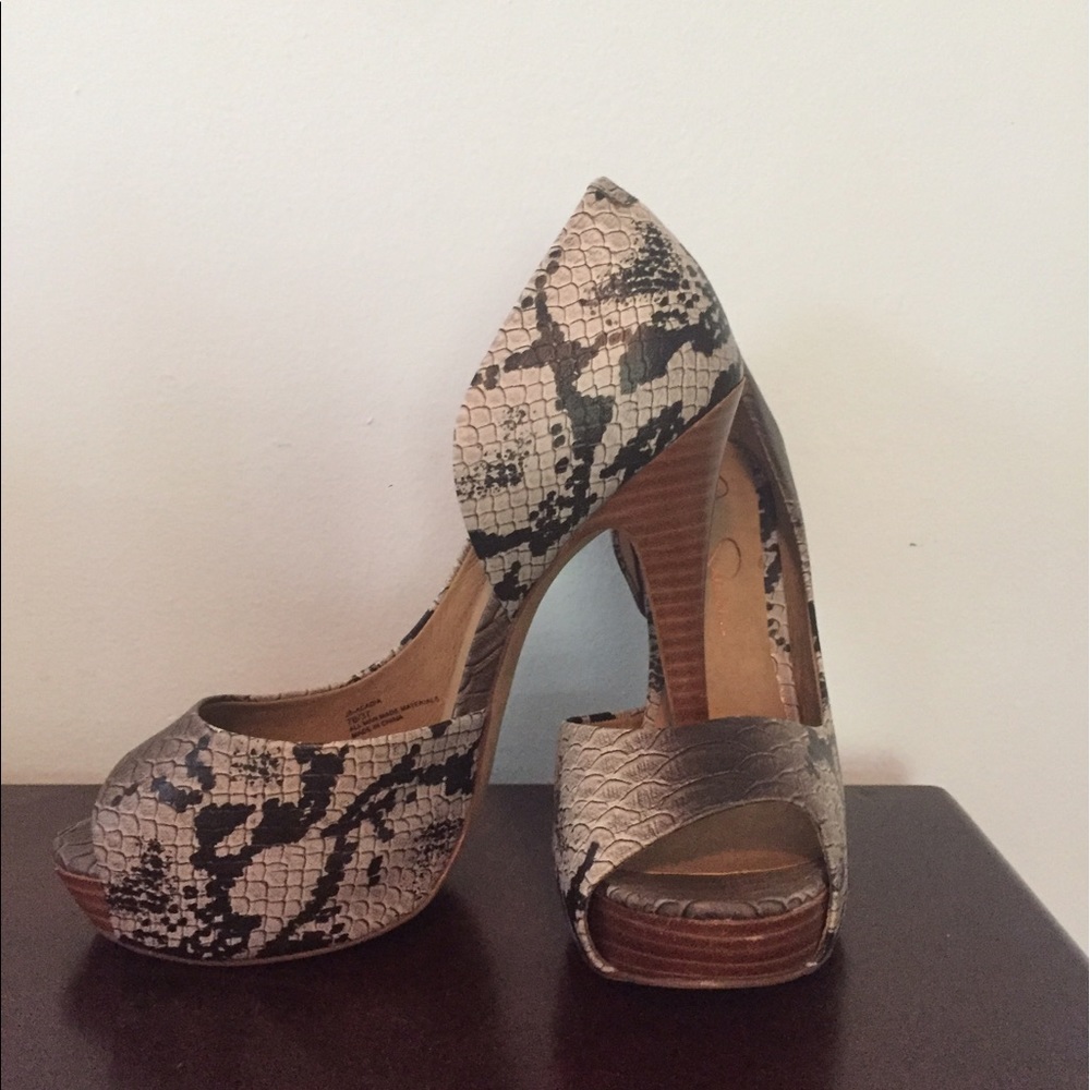 Jessica Simpson platform pump NWOT