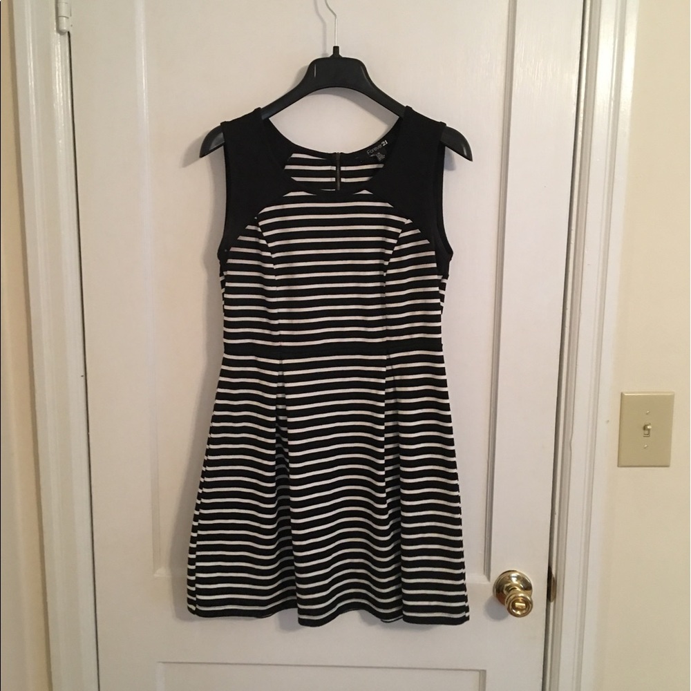 🍊2 for $10! Black and white striped dress