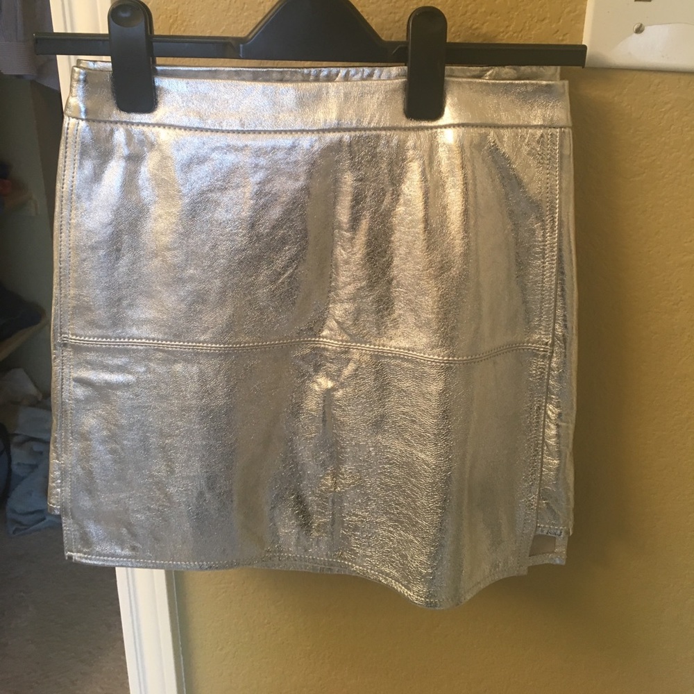 Stunning metallic real leather mini! - Picture 2 of 4