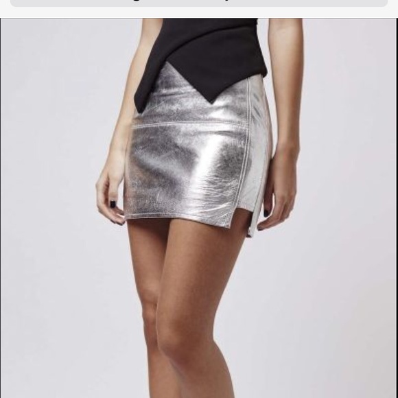Kendall & Kylie Dresses & Skirts - Stunning metallic real leather mini!