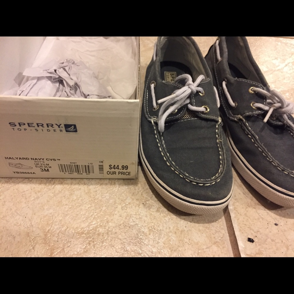 Boys sperry size 3. Worn two times