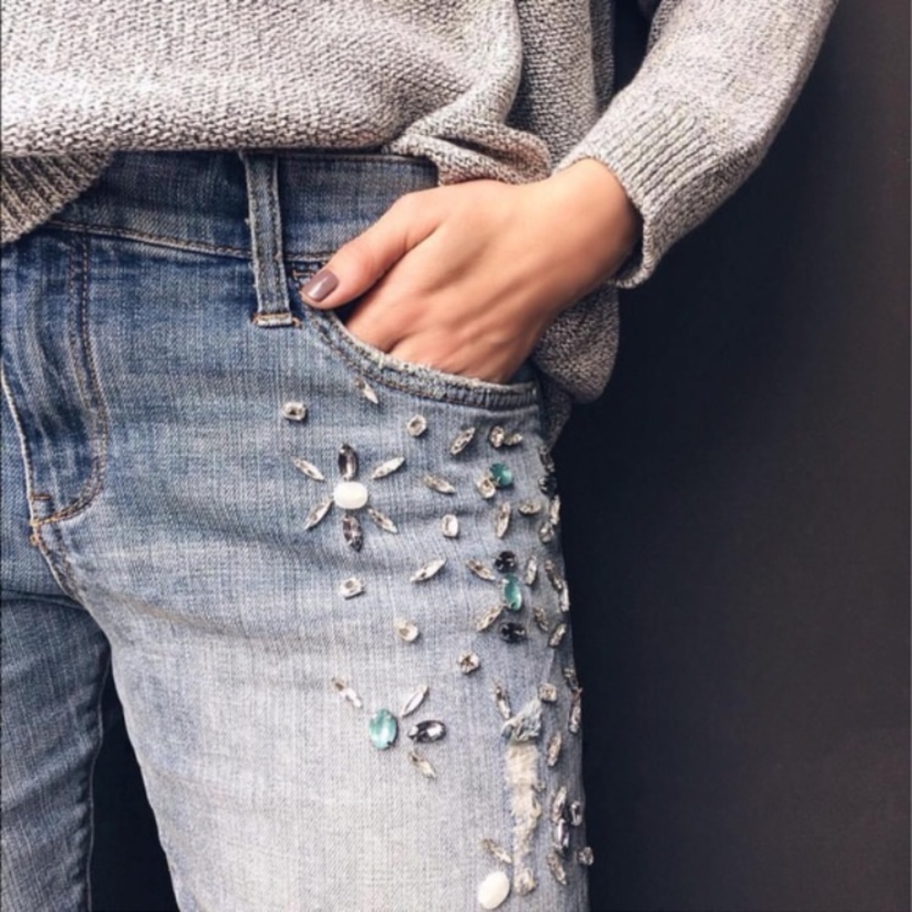 ✨HP✨NWT Pilcro Hyphen Bejeweled Mid-Rise Jeans, 27