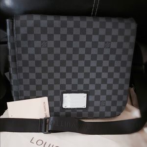 LV MESSENGER BLACK CROSS BODY BAG