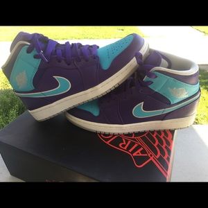 air jordan 1 mid hornets