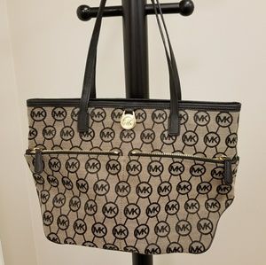 Authentic Michael Kors Signature Kempton