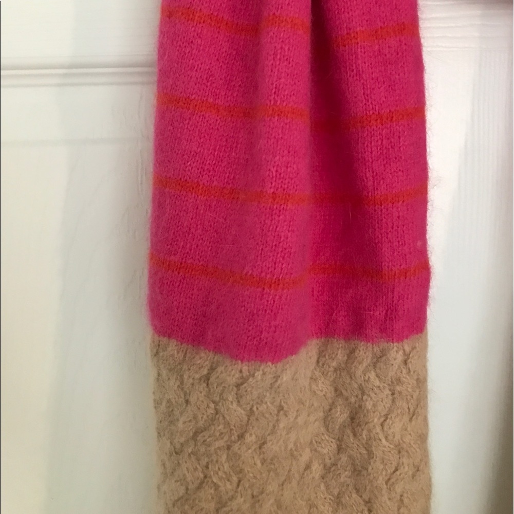 GAP Scarf - Picture 3 of 4