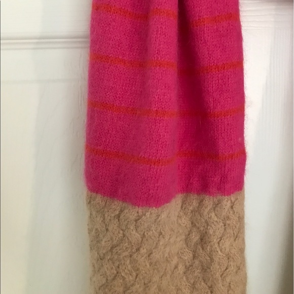 GAP Scarf - Picture 3 of 4