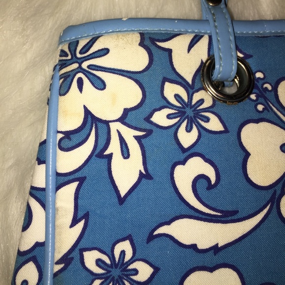 Blues & White Hibiscus Tote bag w/beads on 1 side - Picture 5 of 6