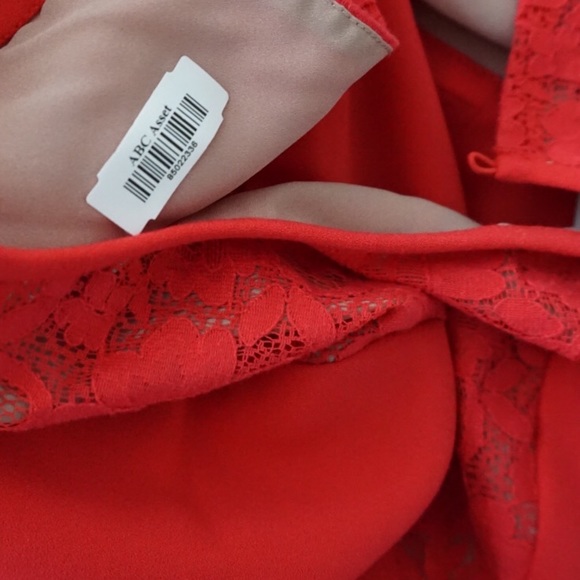 BCBGMAXAZRIA Red Lace Peplum Worn On Devious Maids - Picture 8 of 8