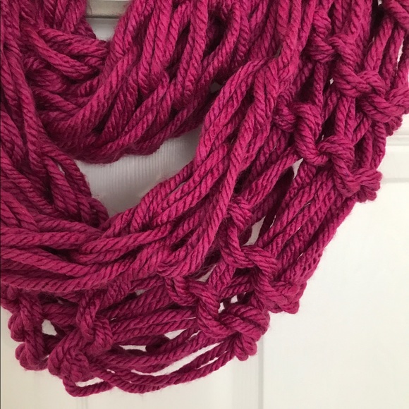 Arm-Knitted Infinity Scarf - Picture 1 of 3
