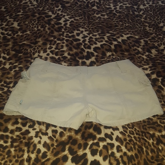 Shorts - Picture 2 of 4