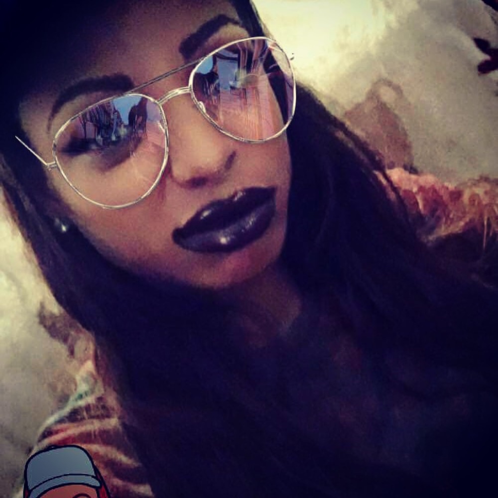 Meet your Posher, Monique