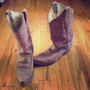 Woman's corral distressed boots